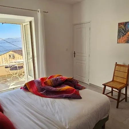 T2 Typique Au Cœur Du Village Et Vue Sur Le Golfe