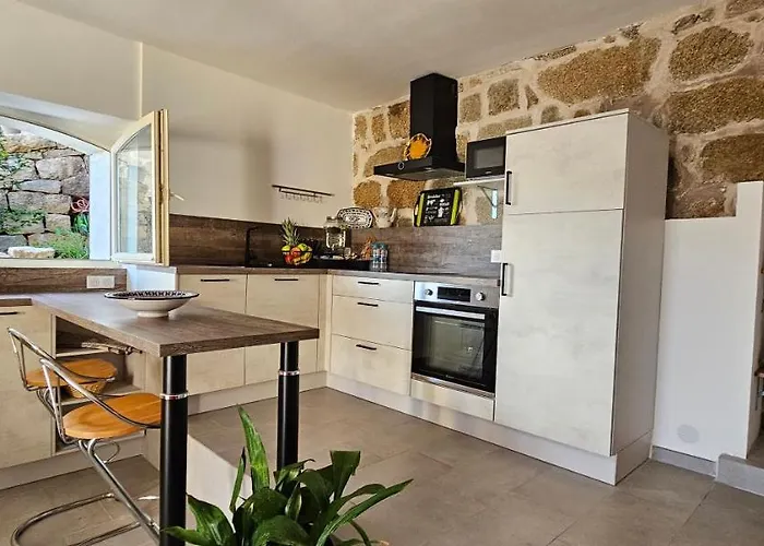 Appartement T2 Typique Au Coeur Du Village Et Vue Sur Le Golfe *